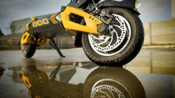 Mohu jezdit na elektrické koloběžce v dešti?