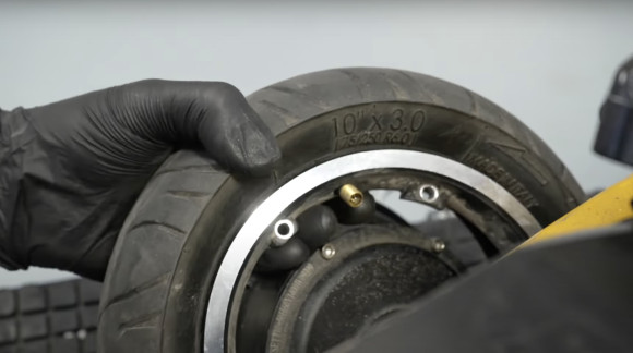  Návod: Oprava defektu na elektrické koloběžce Vsett 10+