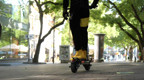 Recenze Vsett 8+: Dva motory jsou v této třídě bezkonkurenční